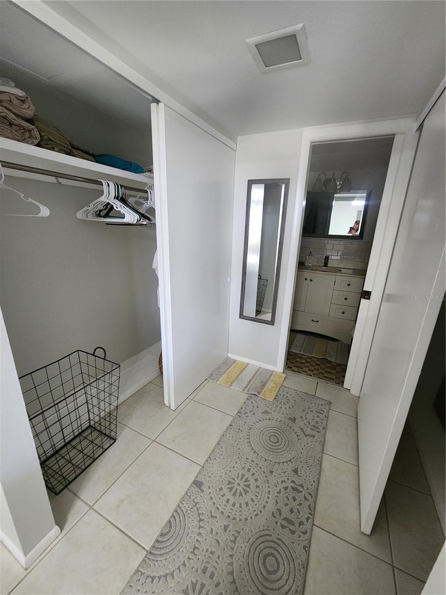 Image 17 of 25 For 2100 Benjamin Franklin Drive 302