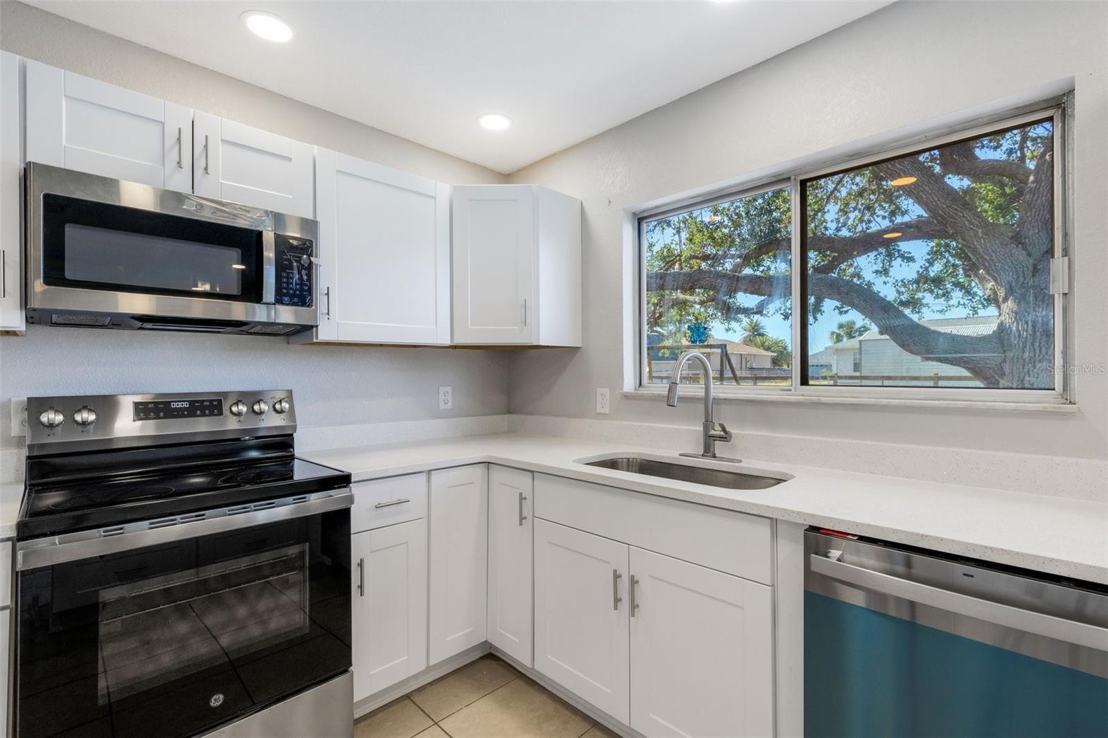Image 13 of 44 For 6415 Coliseum Boulevard