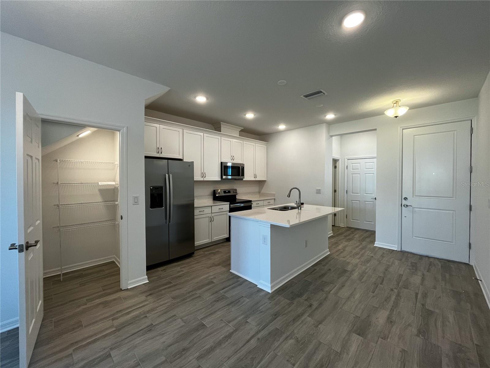 Listing photo id 9 for 4067 Via Sienna Circle