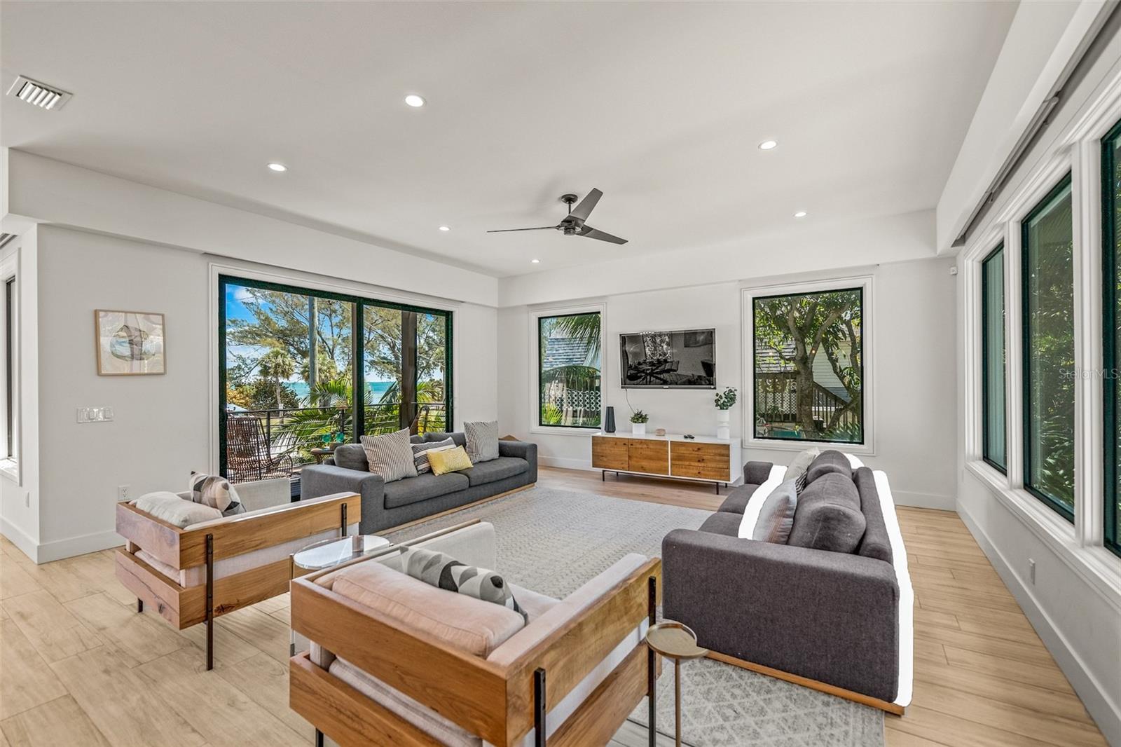 Listing photo id 9 for 315 Bay Boulevard