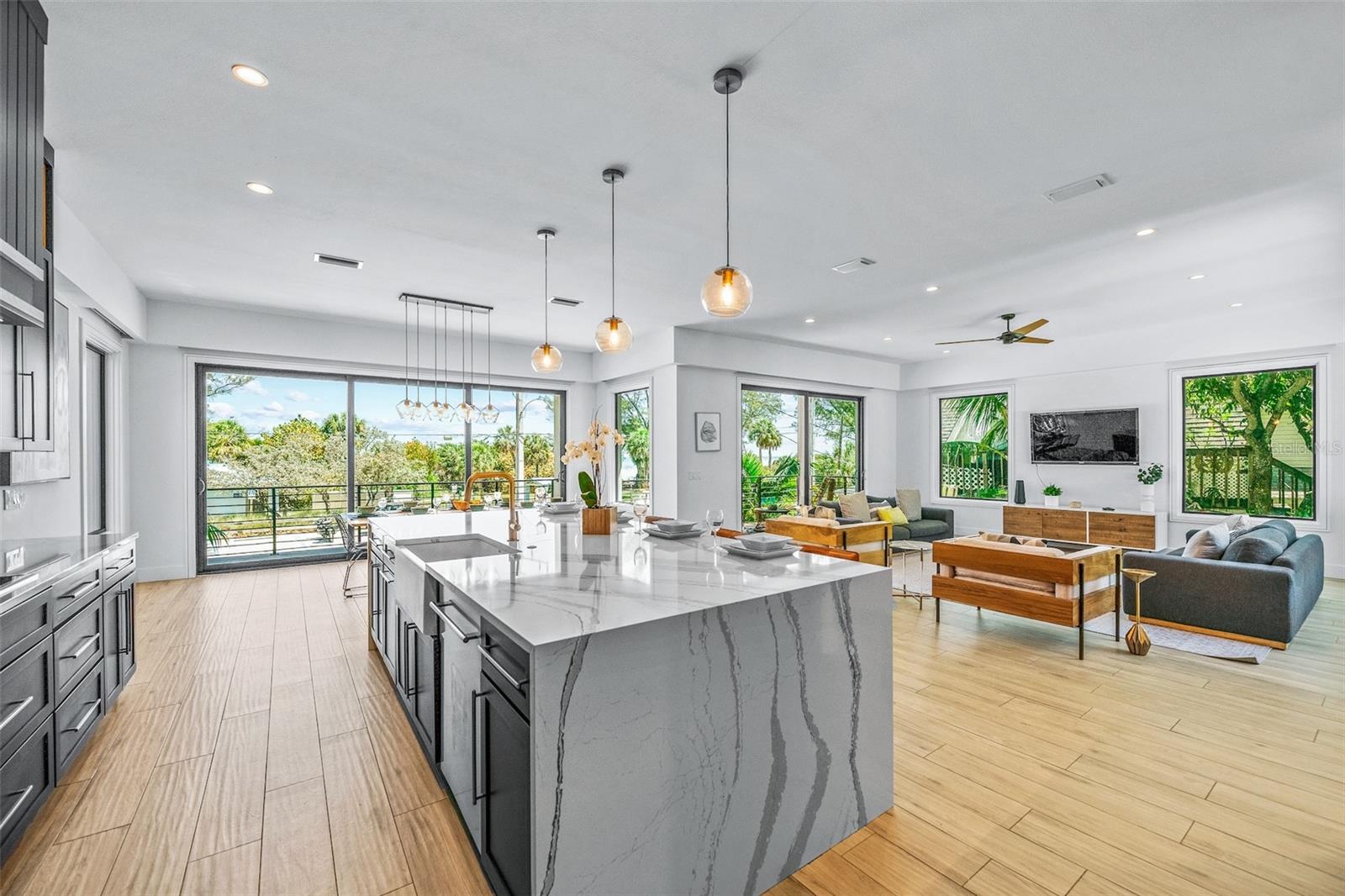 Listing photo id 10 for 315 Bay Boulevard