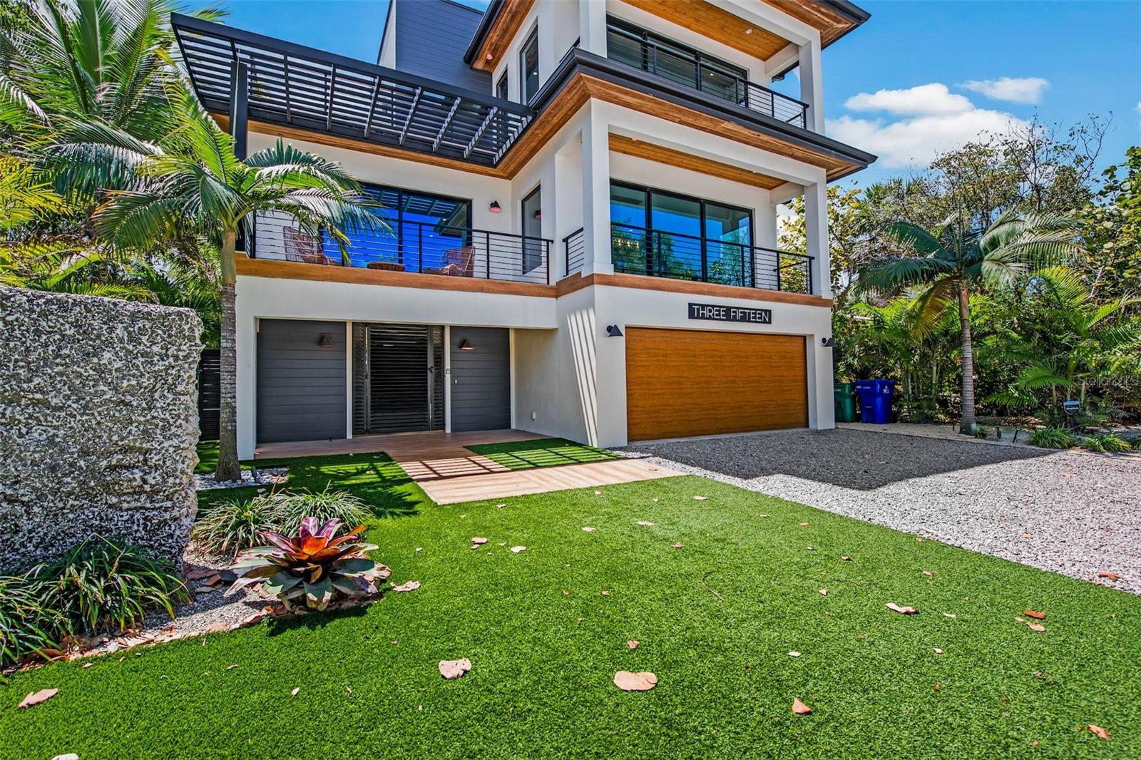 Listing photo id 1 for 315 Bay Boulevard