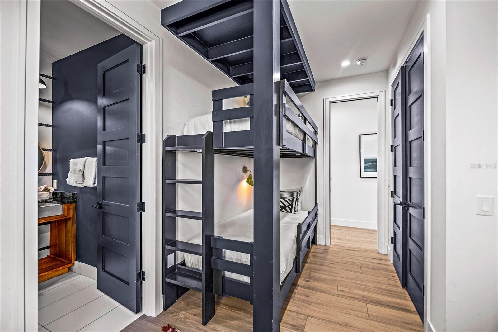 Listing photo id 28 for 315 Bay Boulevard