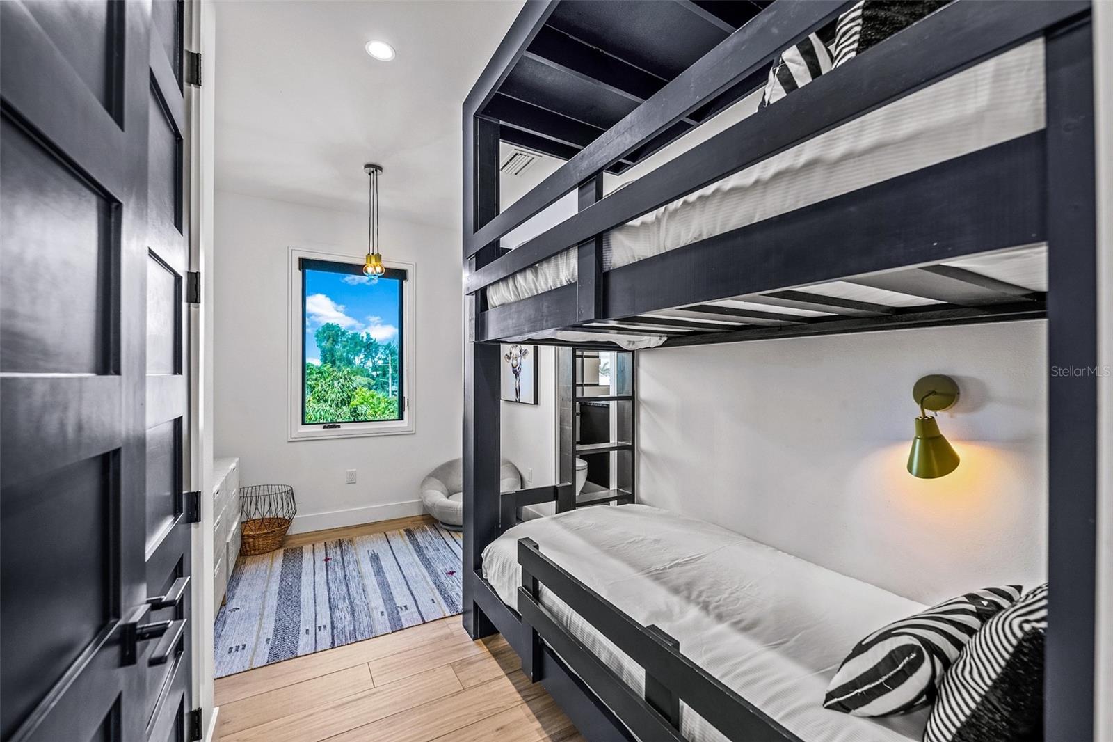 Listing photo id 29 for 315 Bay Boulevard