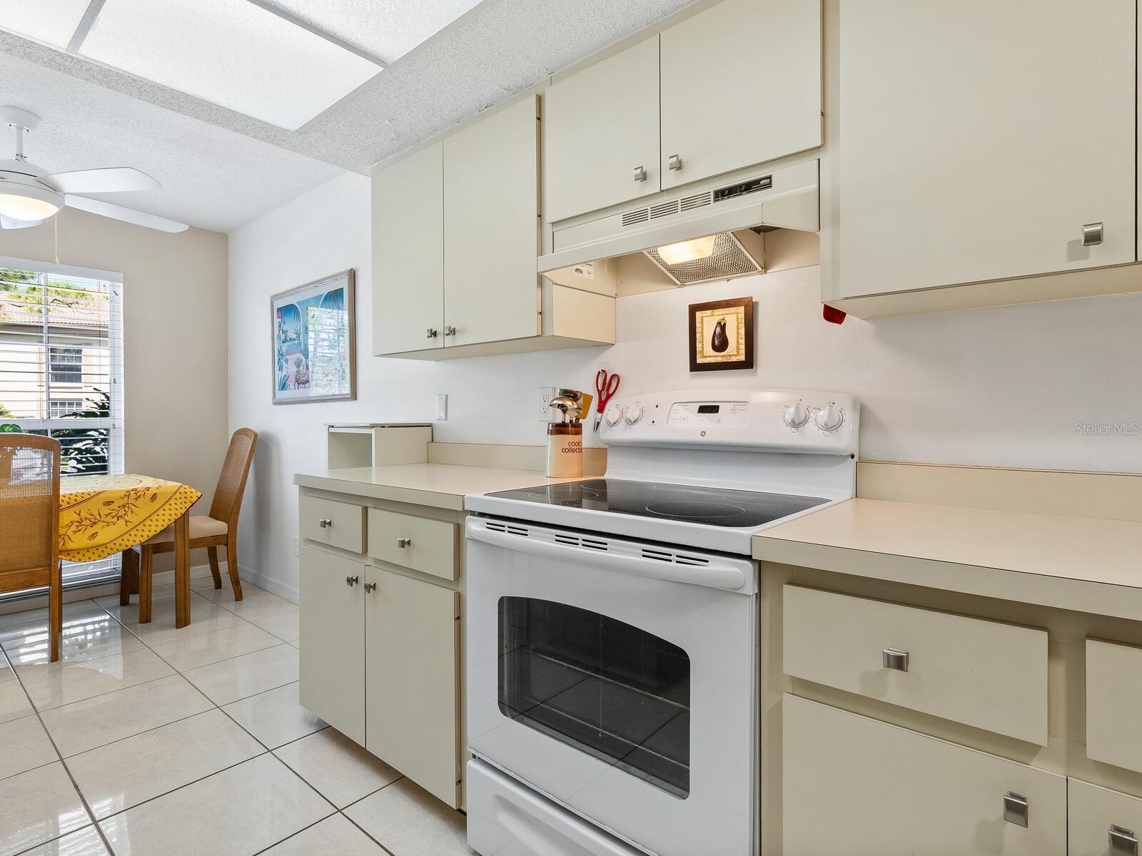 Image 16 of 54 For 4355 Longmeadow  23