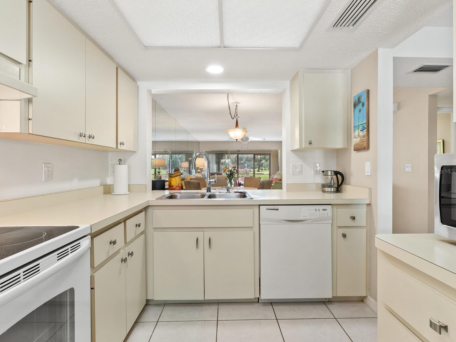 Image 18 of 54 For 4355 Longmeadow  23