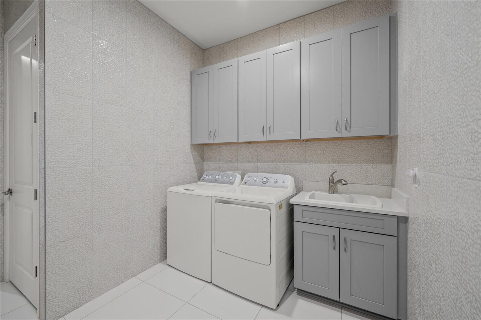 Image 38 of 99 For 4726 Zeno Court