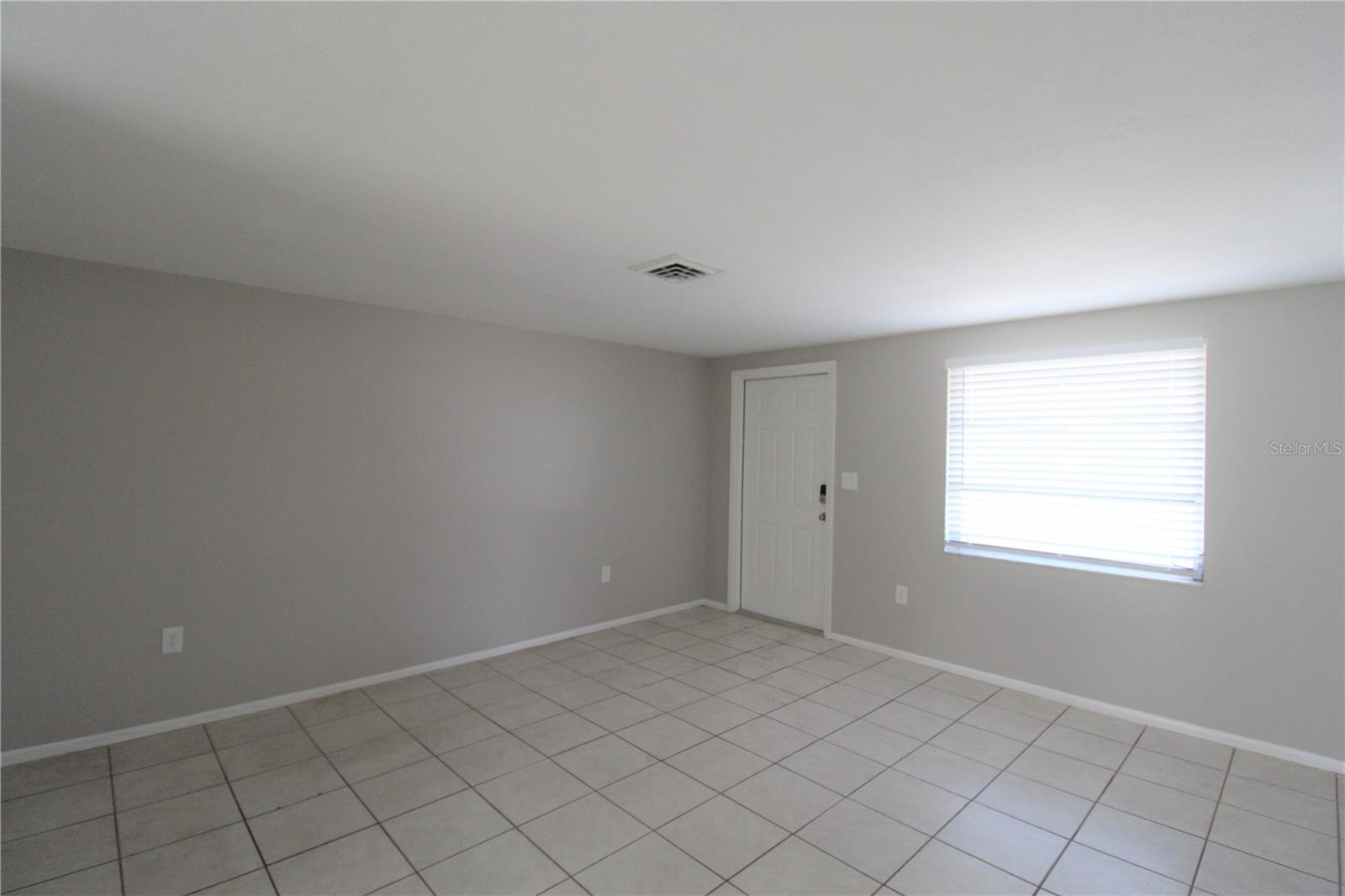 Image 4 of 10 For 562 Briarwood Road