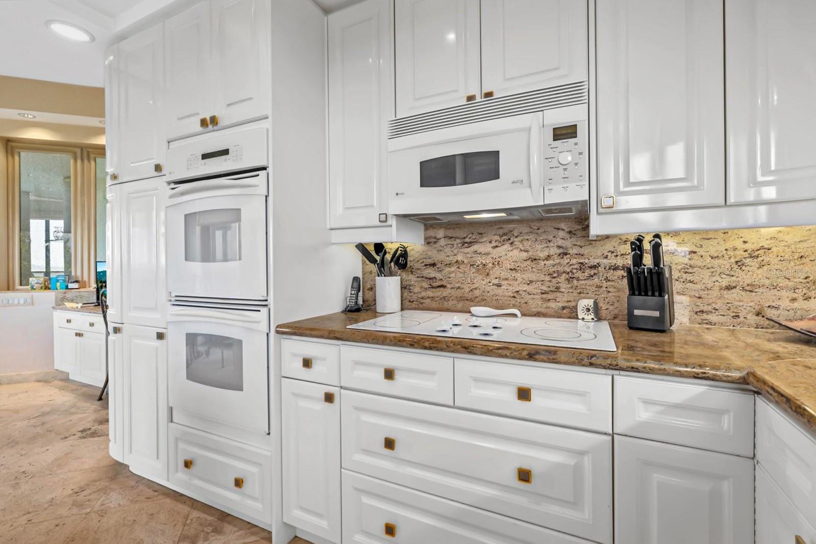Image 12 of 27 For 435 L Ambiance Drive H402