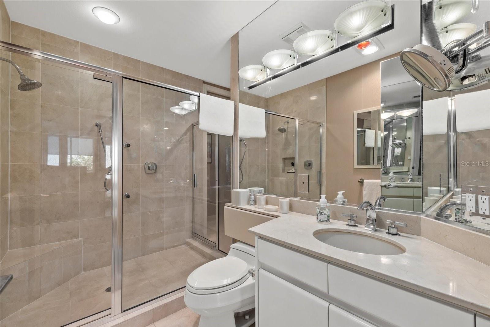 Image 17 of 27 For 435 L Ambiance Drive H402