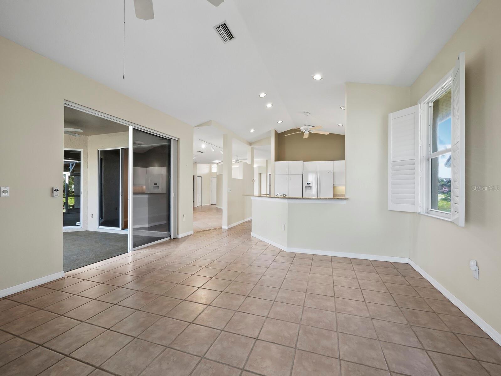 Image 11 of 33 For 3835 Alamanda Drive