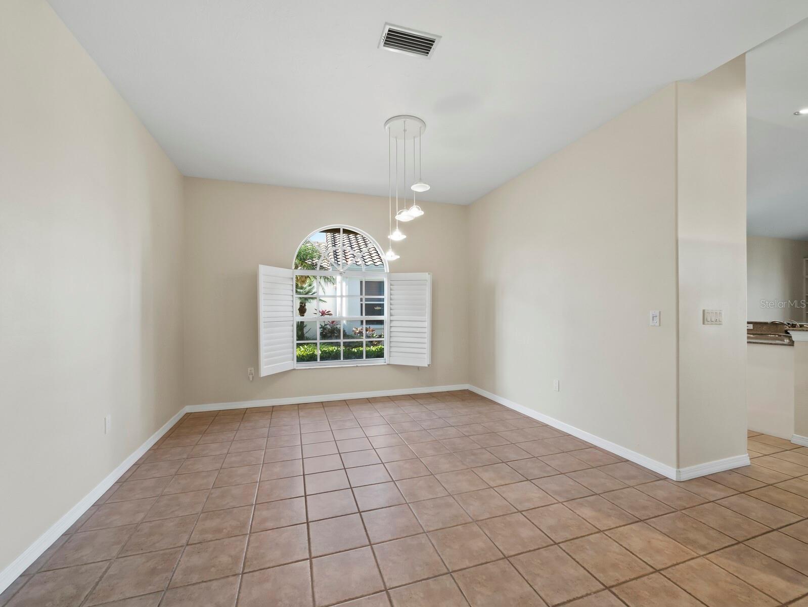 Image 12 of 33 For 3835 Alamanda Drive