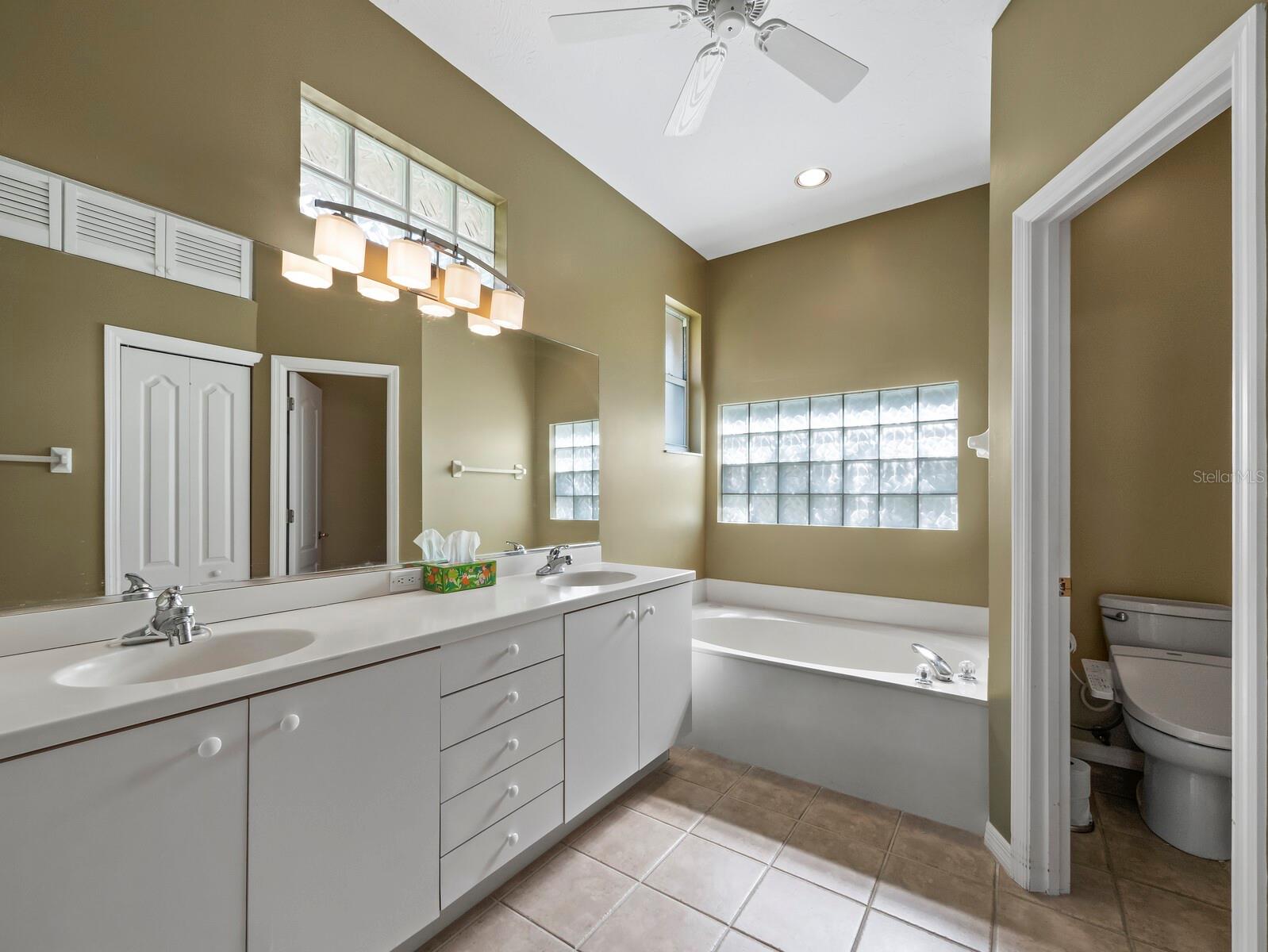 Image 16 of 33 For 3835 Alamanda Drive