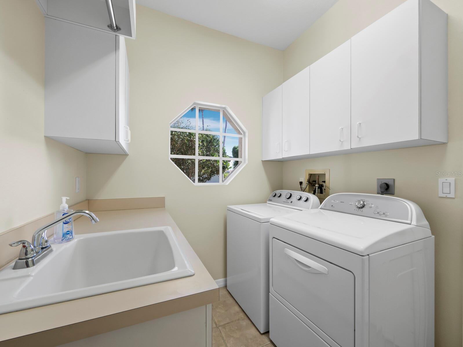 Image 20 of 33 For 3835 Alamanda Drive