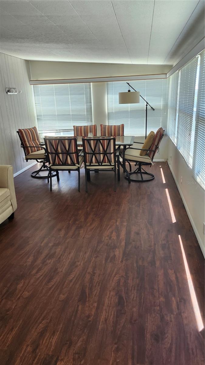 Listing photo id 11 for 2701 16th Street Court W