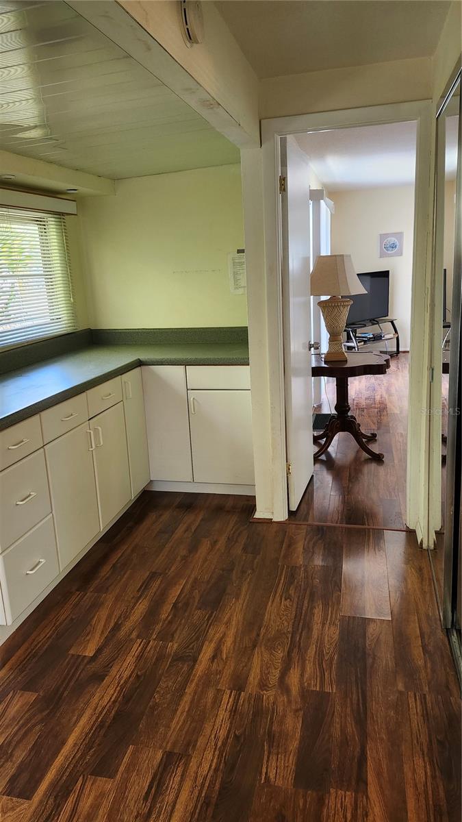 Listing photo id 13 for 2701 16th Street Court W