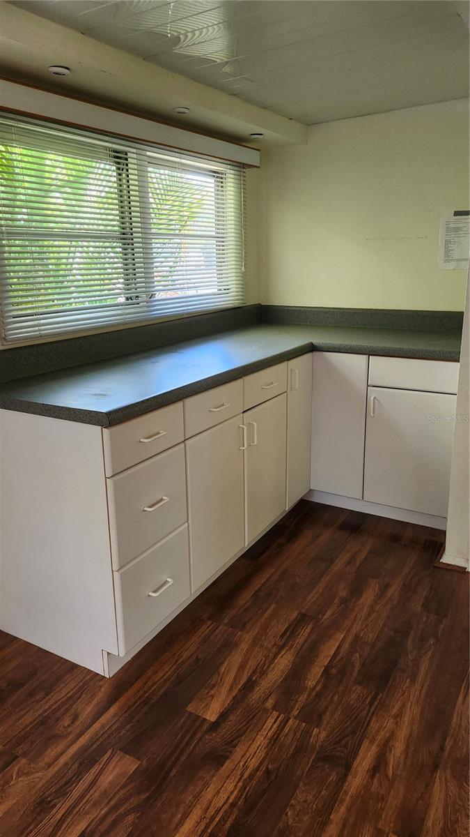 Listing photo id 14 for 2701 16th Street Court W