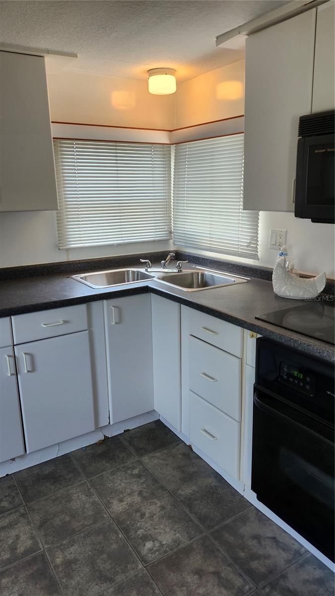 Listing photo id 3 for 2701 16th Street Court W