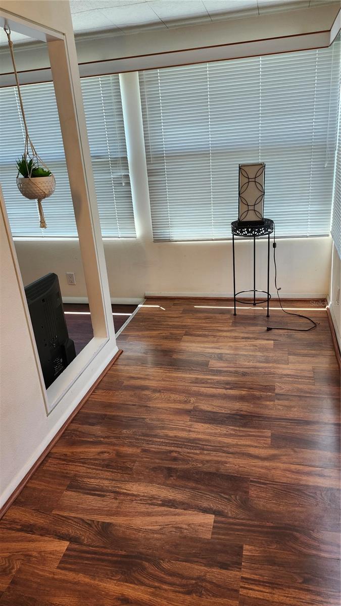 Listing photo id 5 for 2701 16th Street Court W