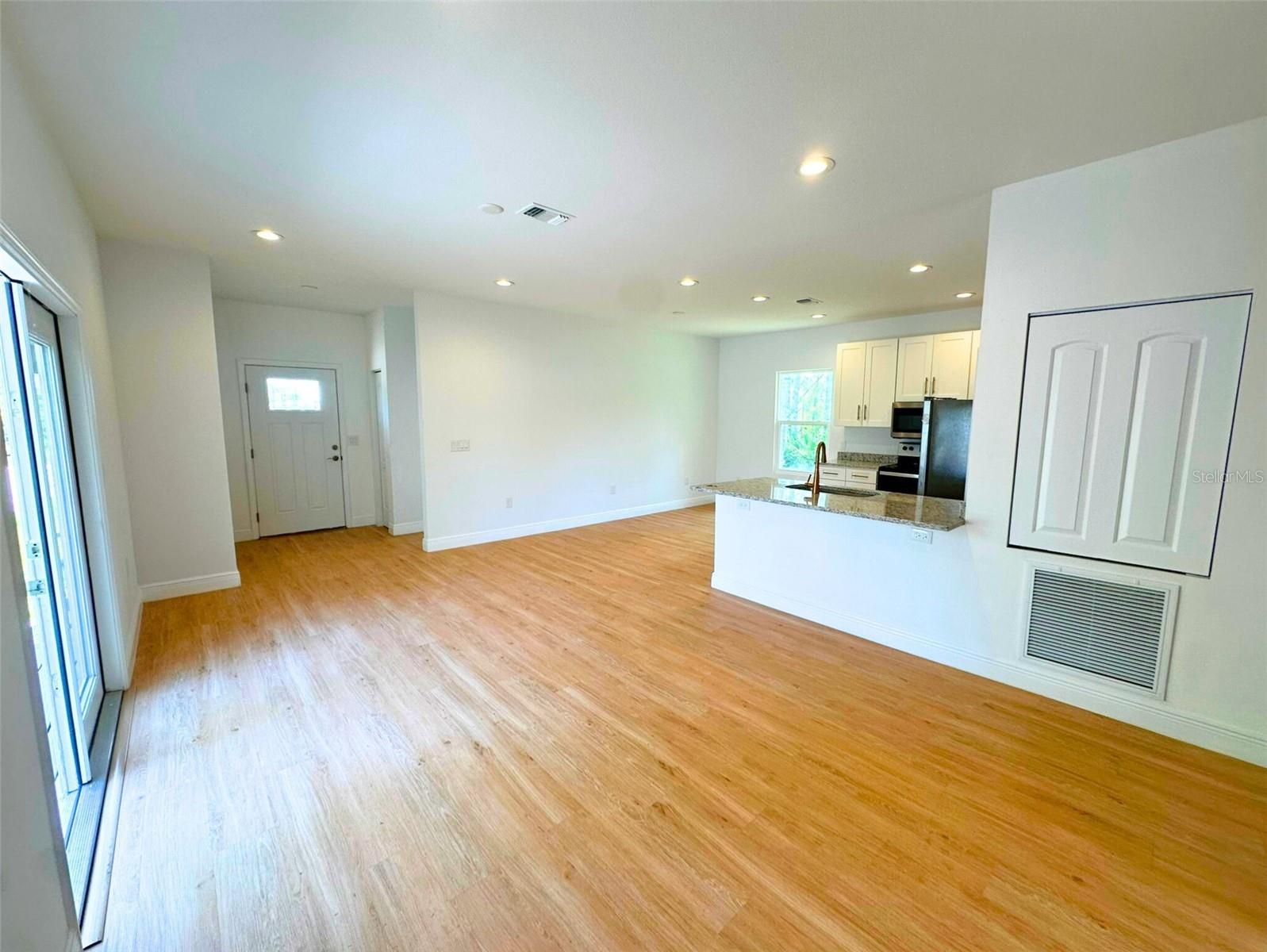 Image 14 of 31 For 8297 Strasse Boulevard