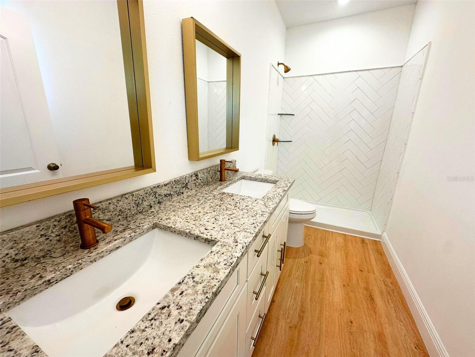Image 17 of 31 For 8297 Strasse Boulevard