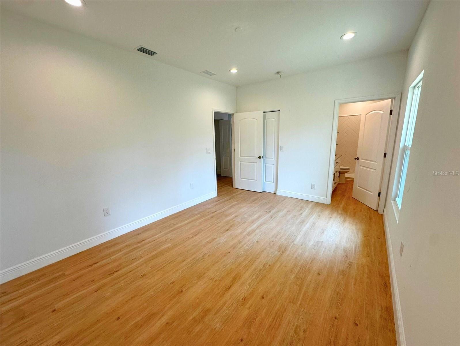 Image 21 of 31 For 8297 Strasse Boulevard
