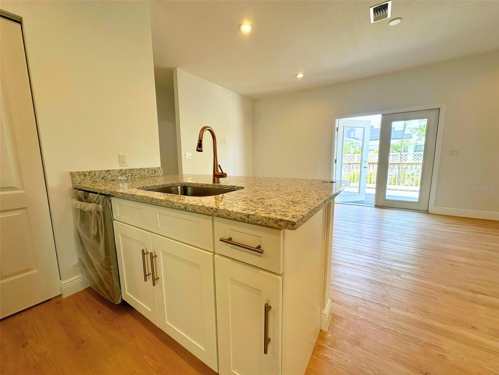 Image 26 of 31 For 8297 Strasse Boulevard