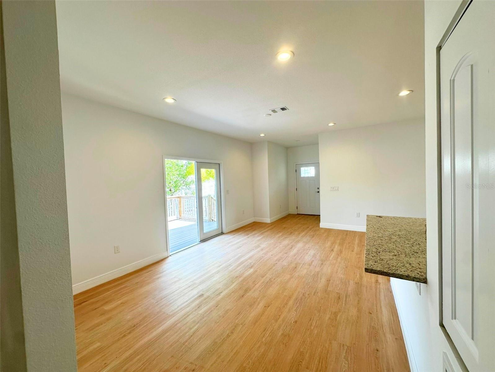 Image 30 of 31 For 8297 Strasse Boulevard