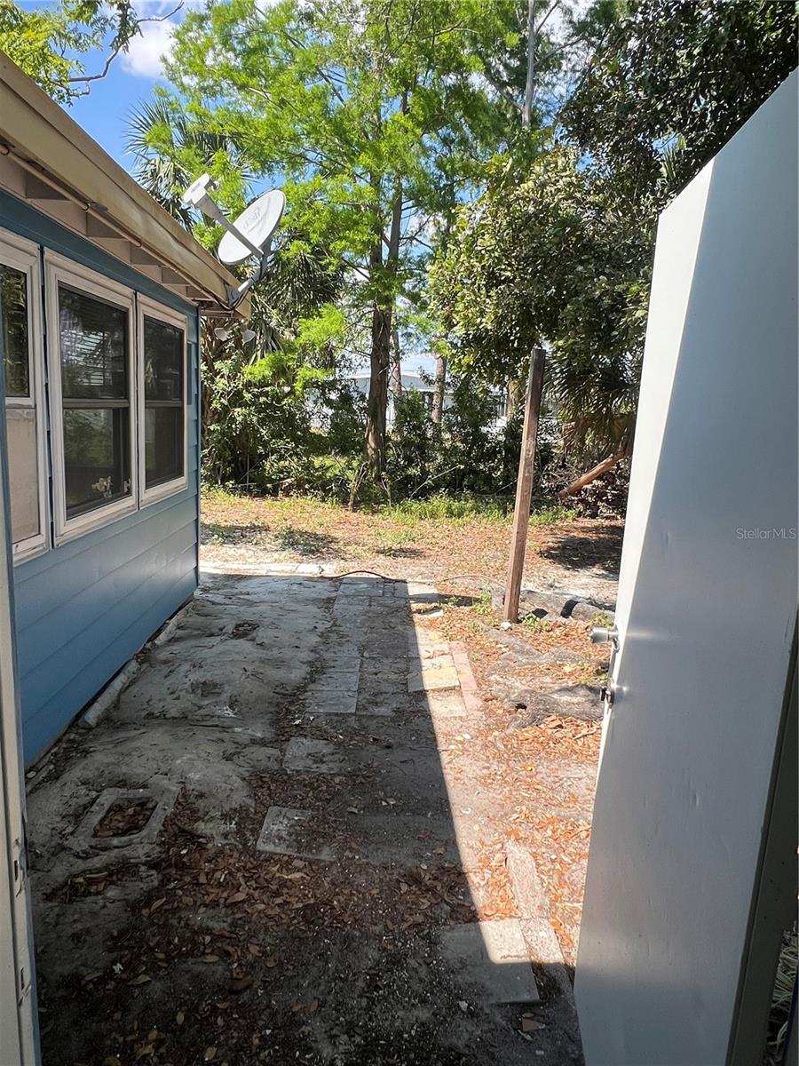 Image 14 of 18 For 21274 Coulton Avenue