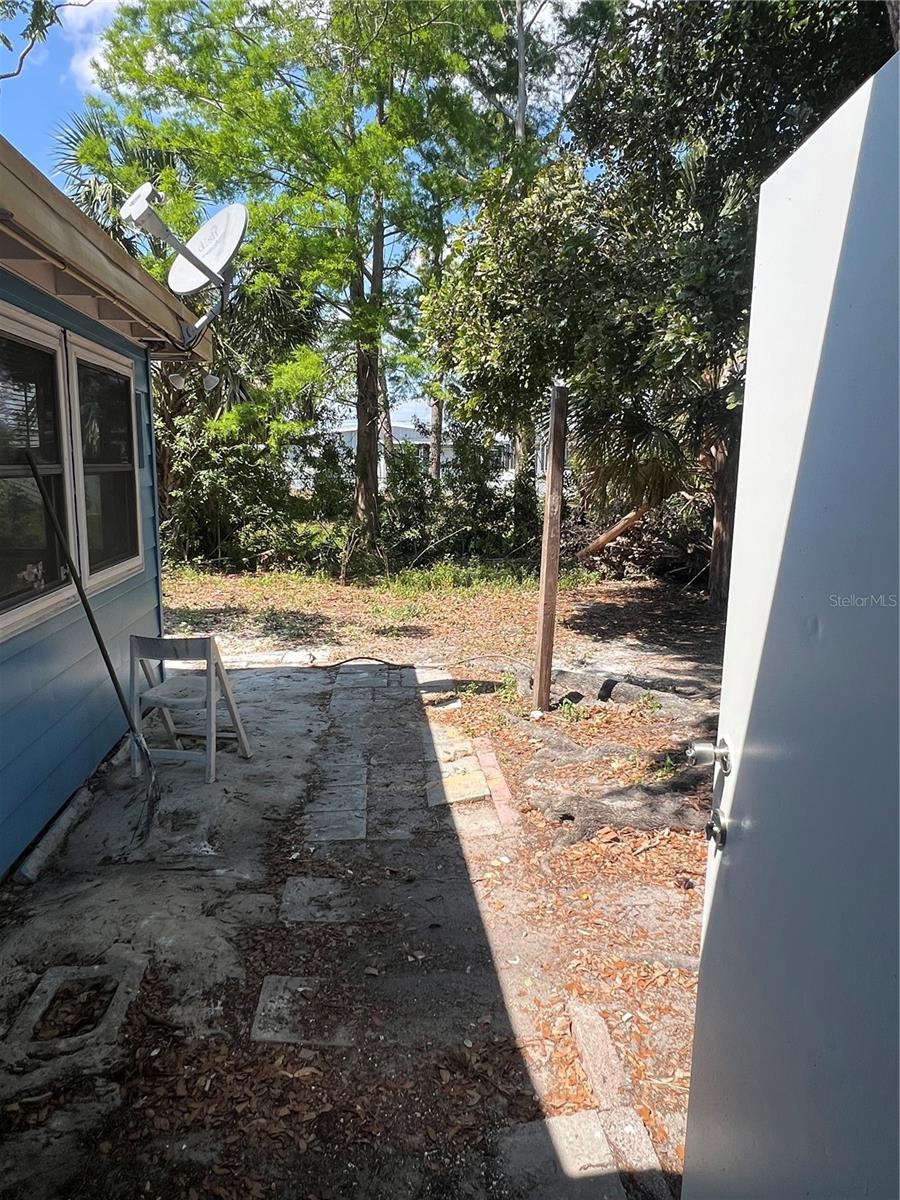 Image 15 of 18 For 21274 Coulton Avenue