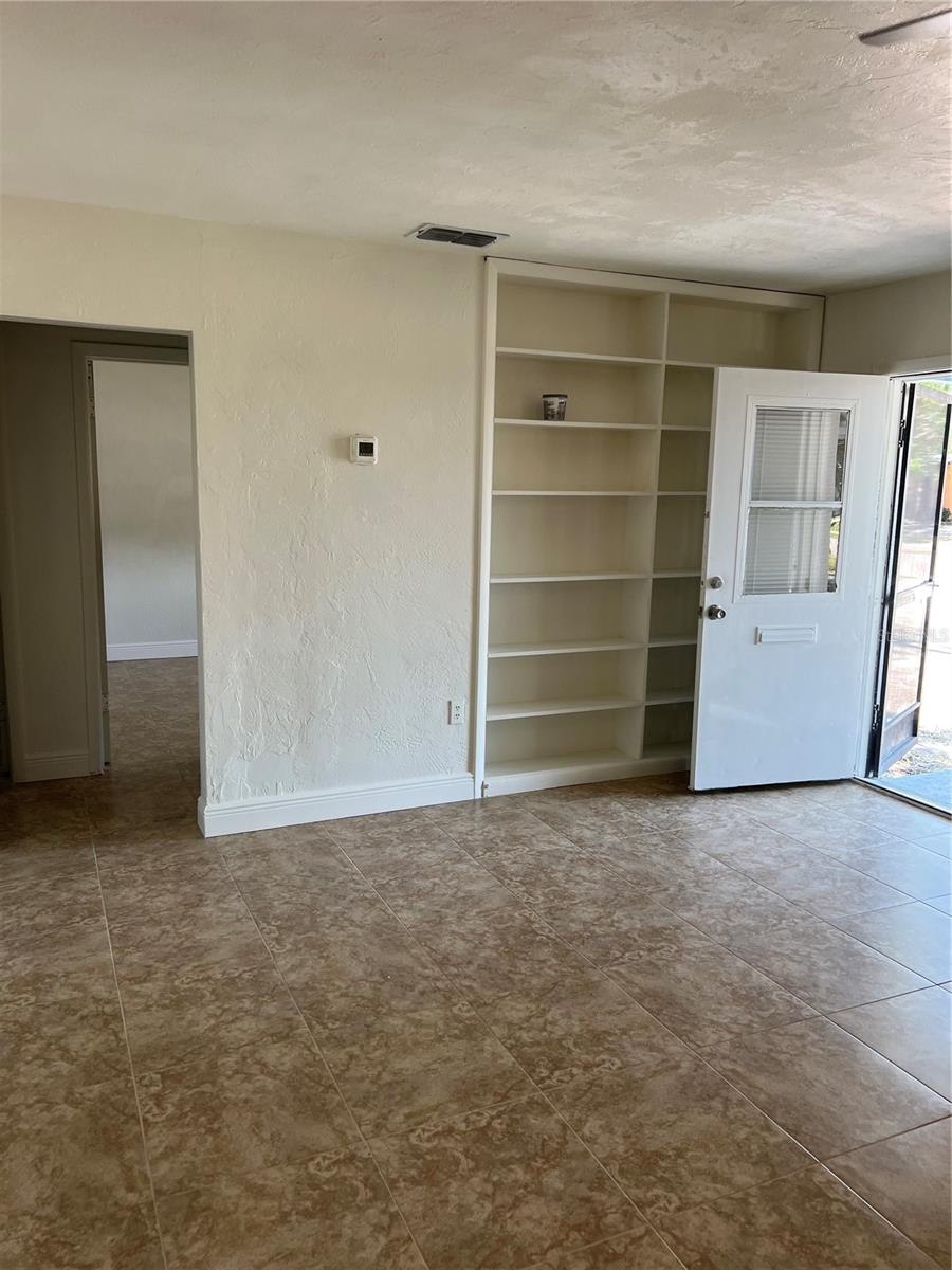 Image 4 of 18 For 21274 Coulton Avenue