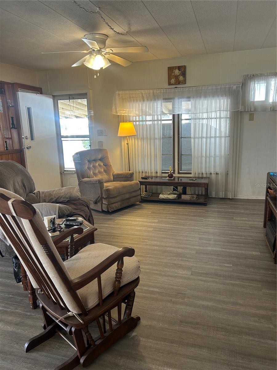 Image 2 of 20 For 406 49th Avenue Drive W