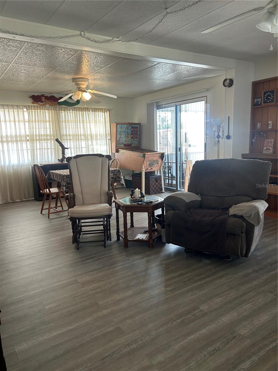 Image 3 of 20 For 406 49th Avenue Drive W