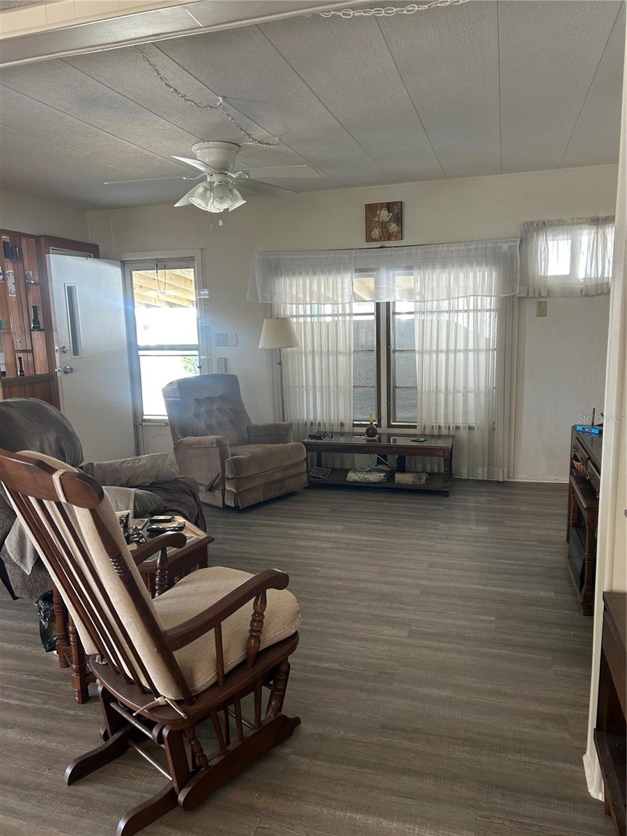 Image 4 of 20 For 406 49th Avenue Drive W