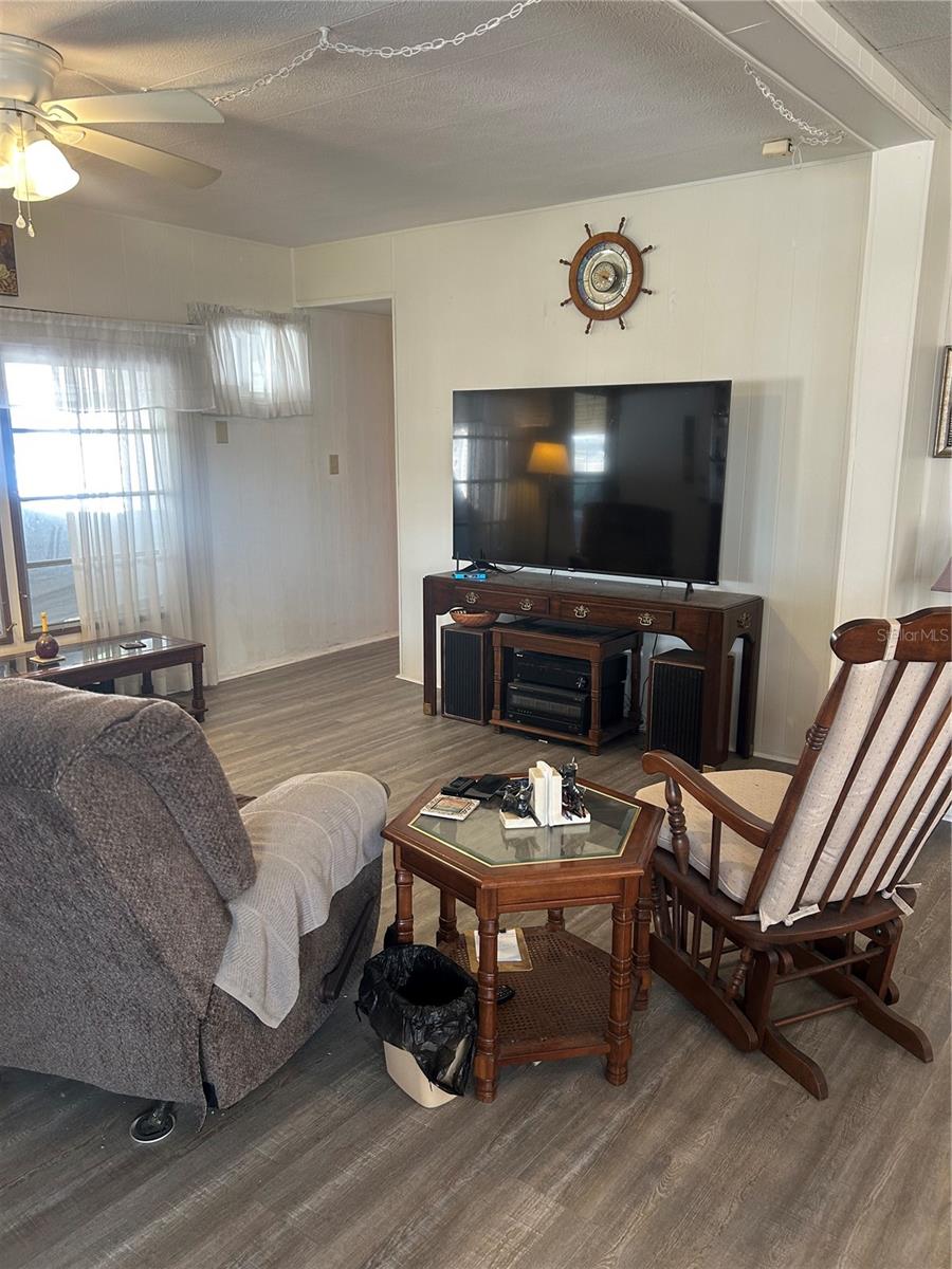 Image 5 of 20 For 406 49th Avenue Drive W