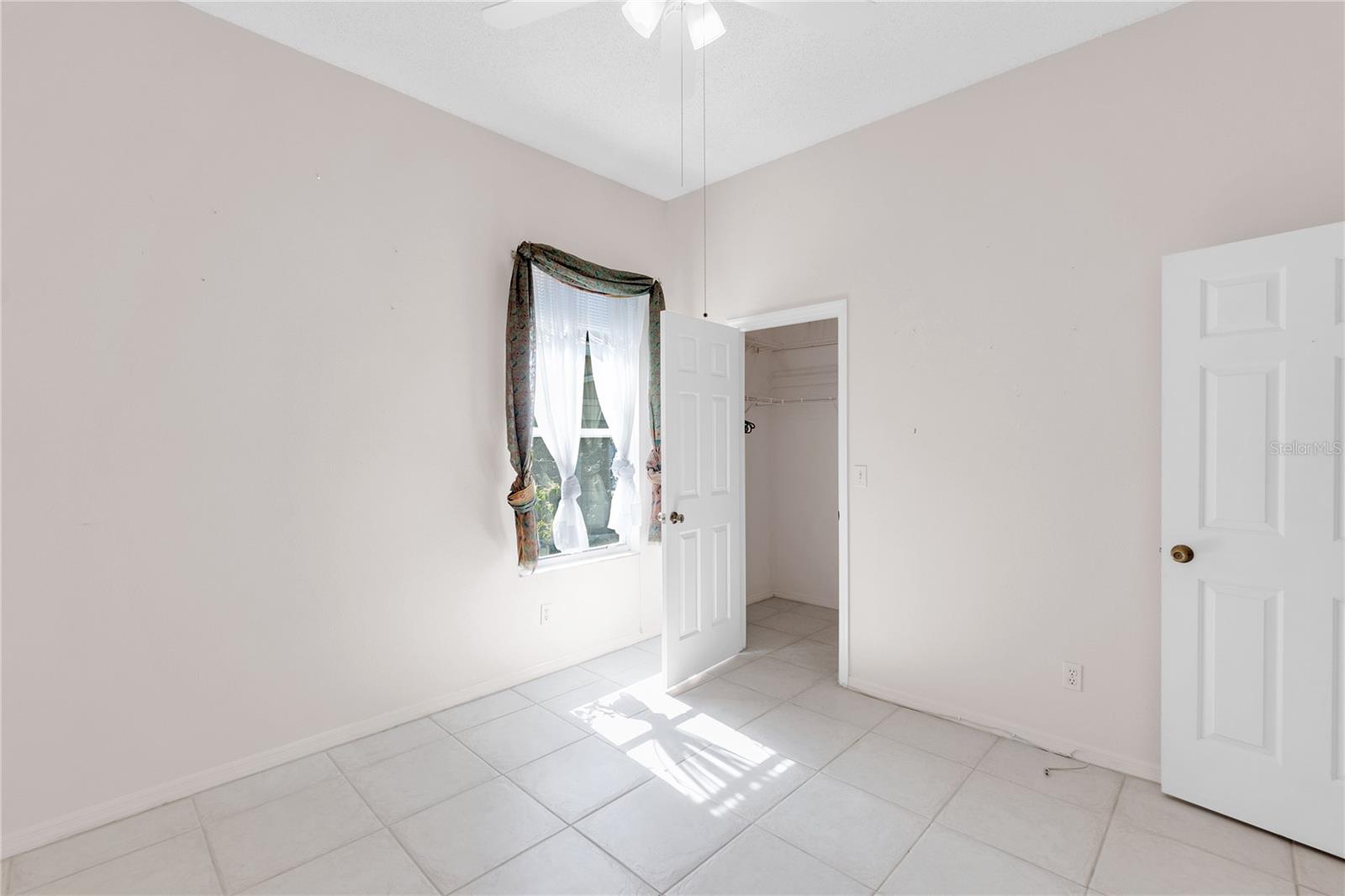 Image 15 of 52 For 4918 Avon Lane