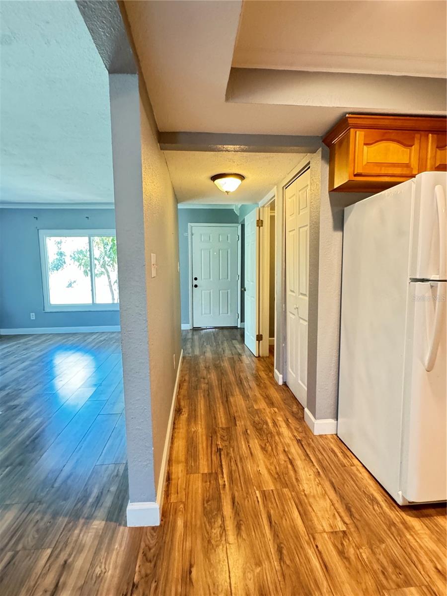Image 10 of 31 For 307 Amherst Avenue 44
