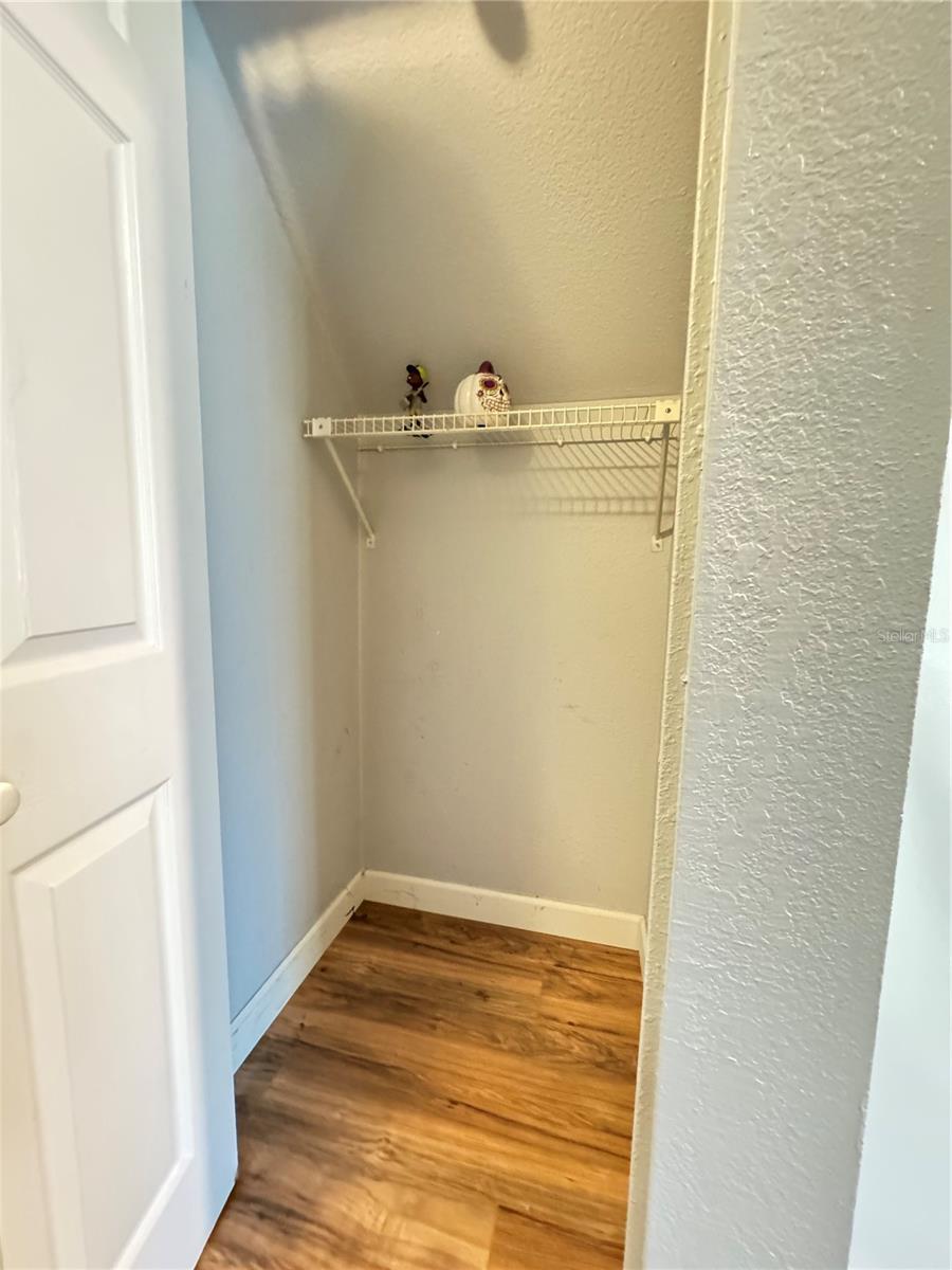 Image 11 of 31 For 307 Amherst Avenue 44