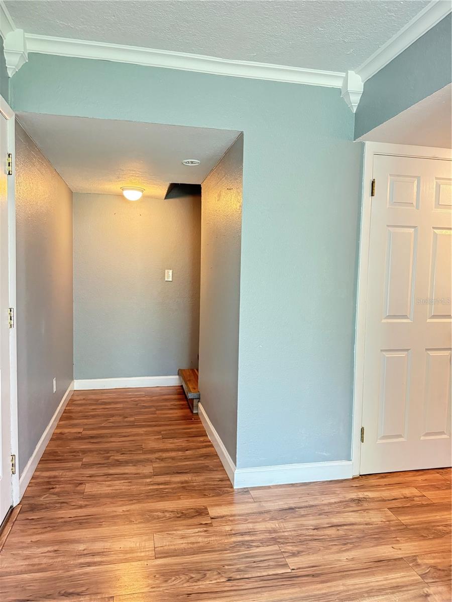 Image 13 of 31 For 307 Amherst Avenue 44