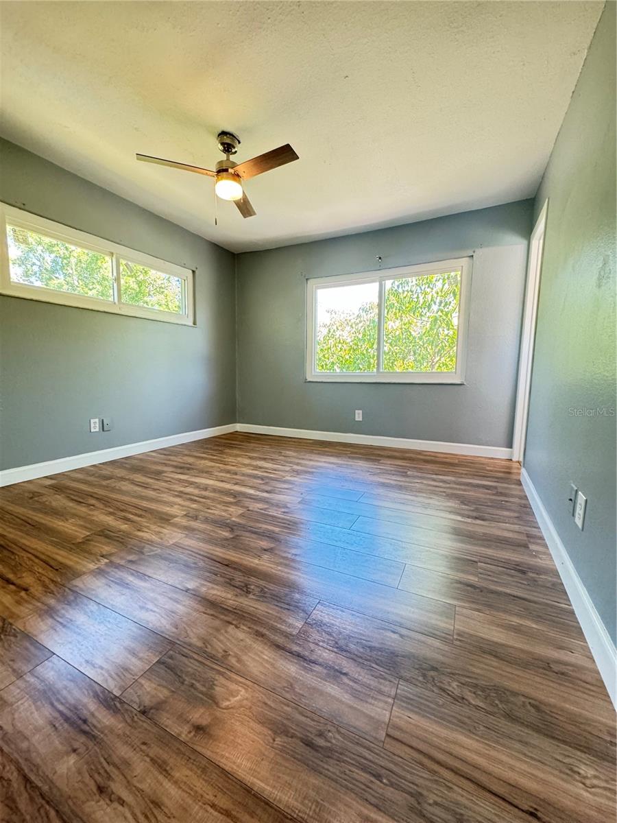 Image 16 of 31 For 307 Amherst Avenue 44