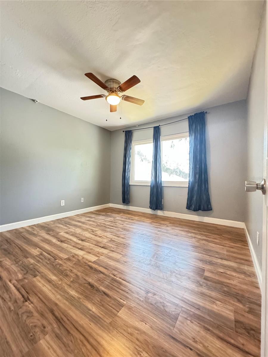 Image 22 of 31 For 307 Amherst Avenue 44