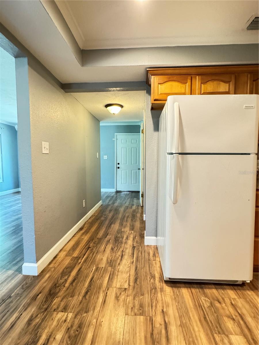 Image 5 of 31 For 307 Amherst Avenue 44