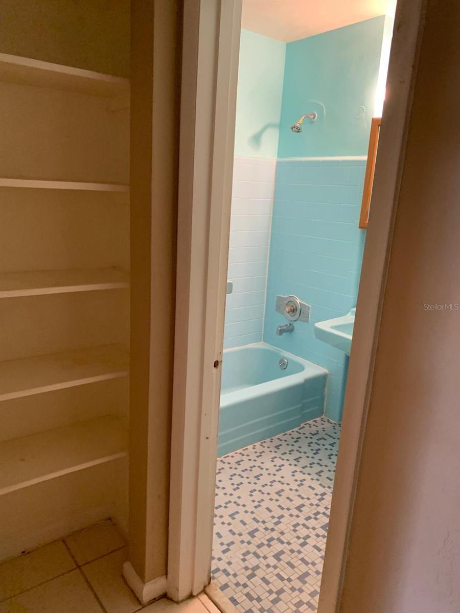 Image 4 of 14 For 21266 Coulton Avenue