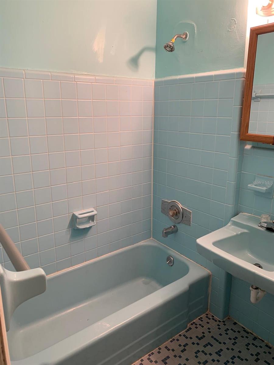 Image 6 of 14 For 21266 Coulton Avenue