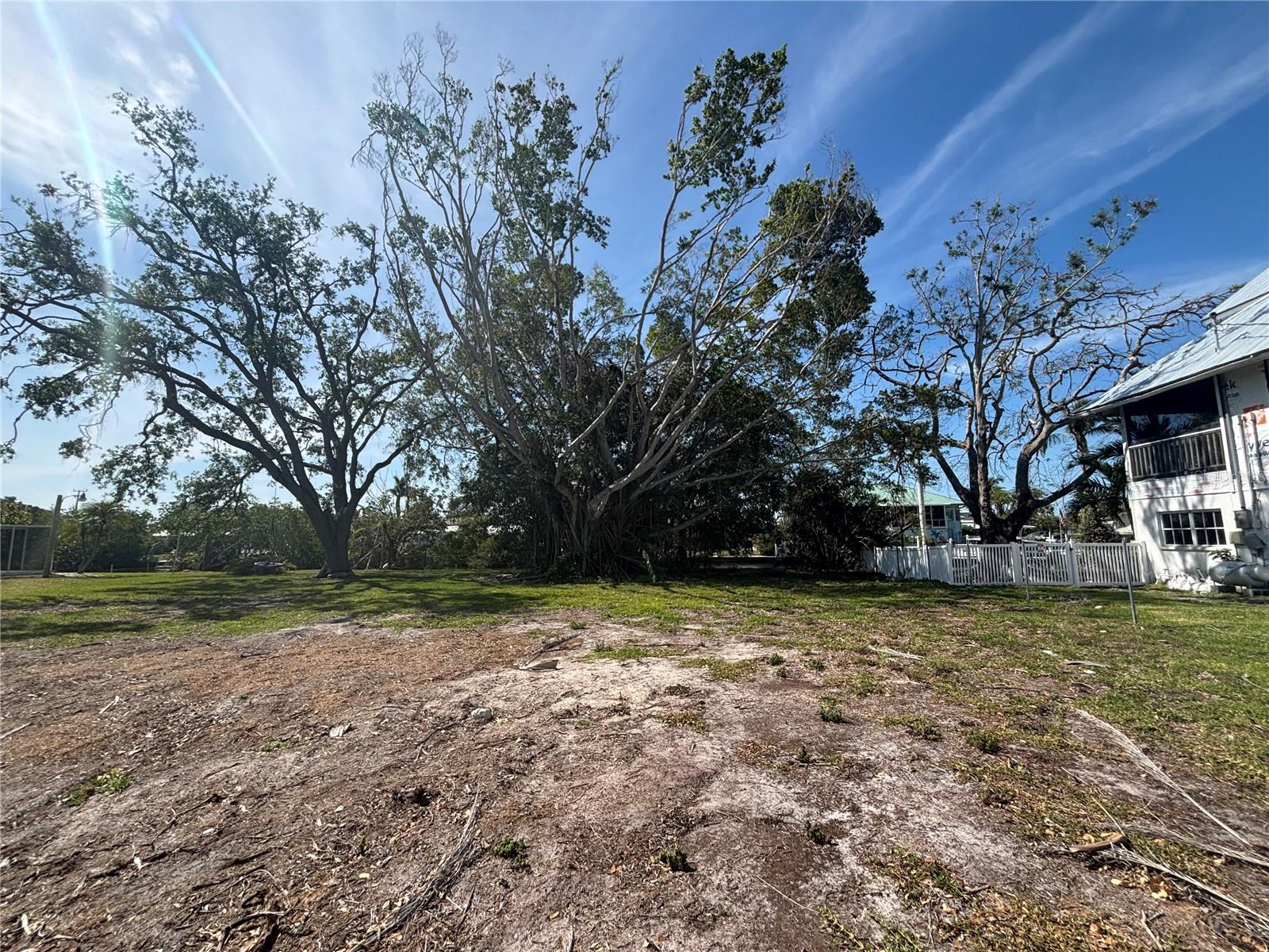 Image 3 of 8 For 4417 Dolphin Lane