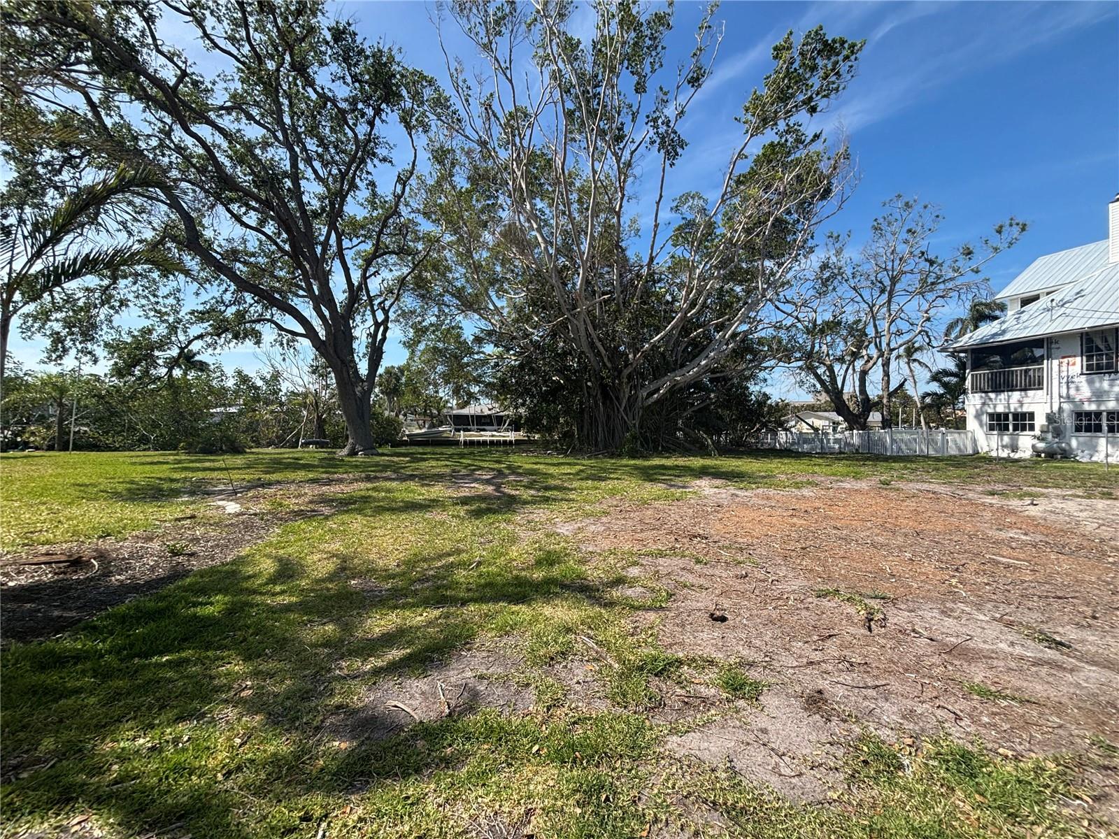 Image 4 of 8 For 4417 Dolphin Lane