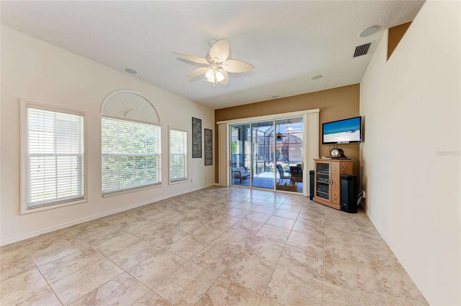 Image 14 of 58 For 6106 New Paris Way