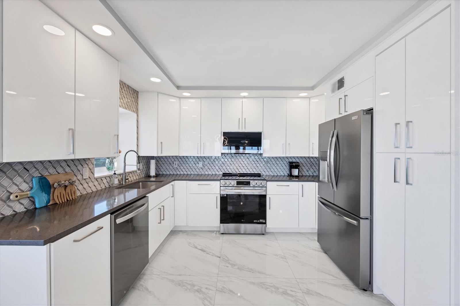 Image 10 of 39 For 555 Gulfstream Avenue 1401