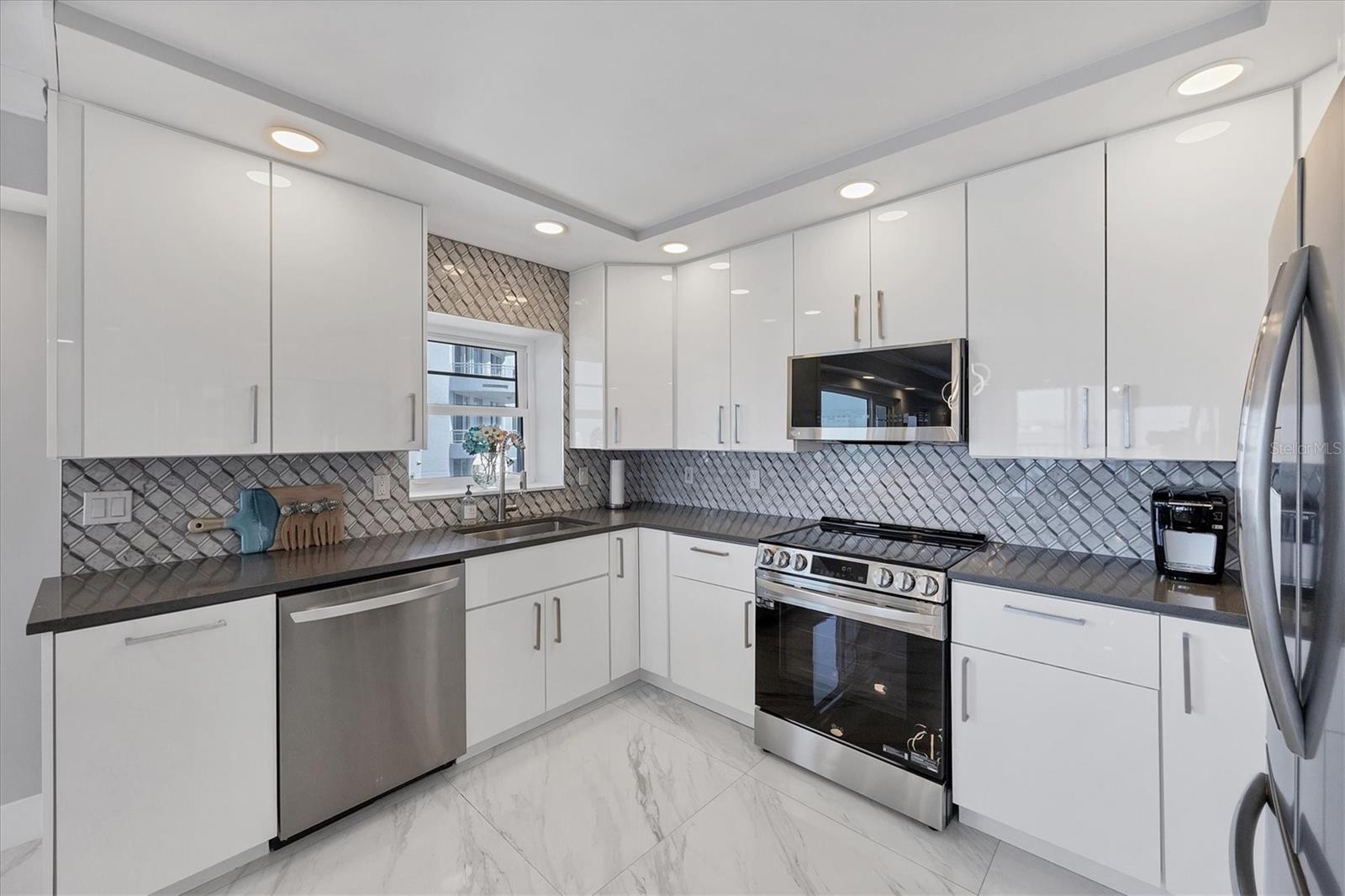 Image 12 of 39 For 555 Gulfstream Avenue 1401