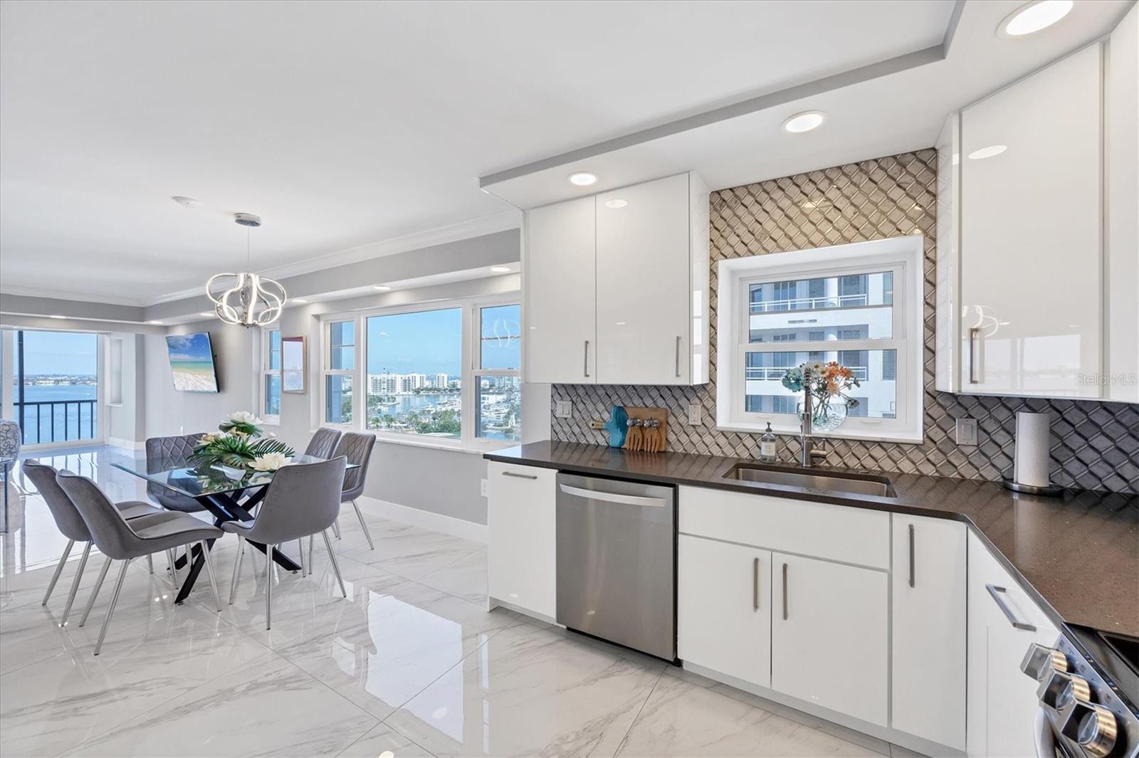 Image 13 of 39 For 555 Gulfstream Avenue 1401